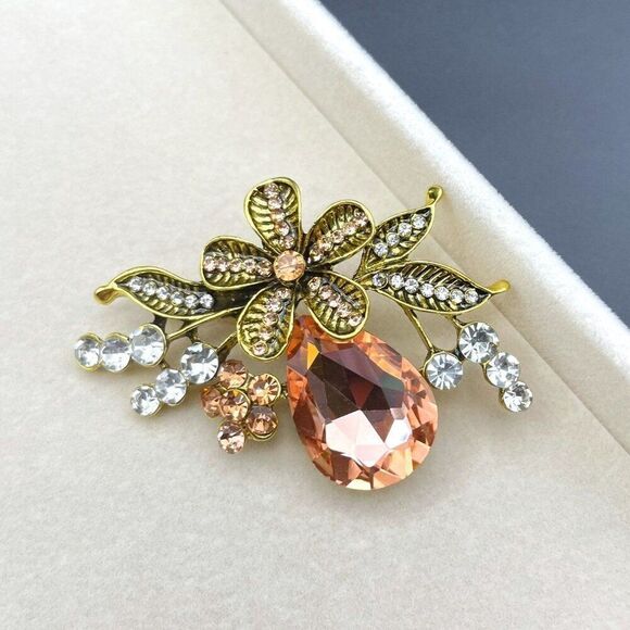 Yellow Gold with Champagne Topaz and Diamond Crystal Flower Pin Back Brooch - Picture 4 of 10